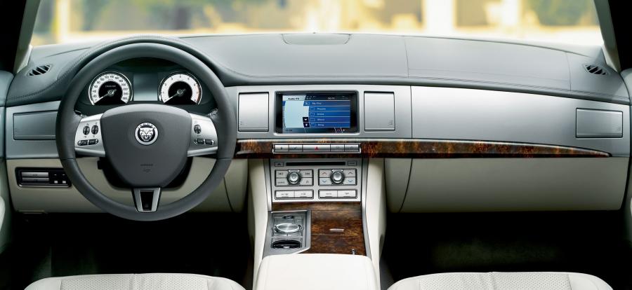  Jaguar XF 2008 года  (фото 44 из 175)